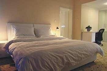 Urumqi Jingu Hotel Екстериор снимка