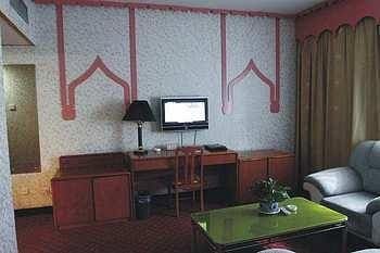 Urumqi Jingu Hotel Екстериор снимка