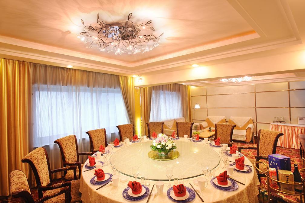 Urumqi Jingu Hotel Екстериор снимка