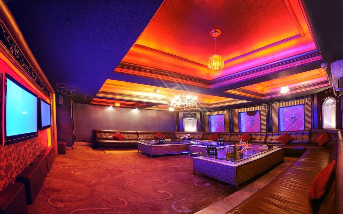 Urumqi Jingu Hotel Екстериор снимка