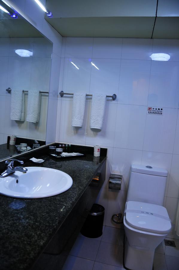 Urumqi Jingu Hotel Екстериор снимка