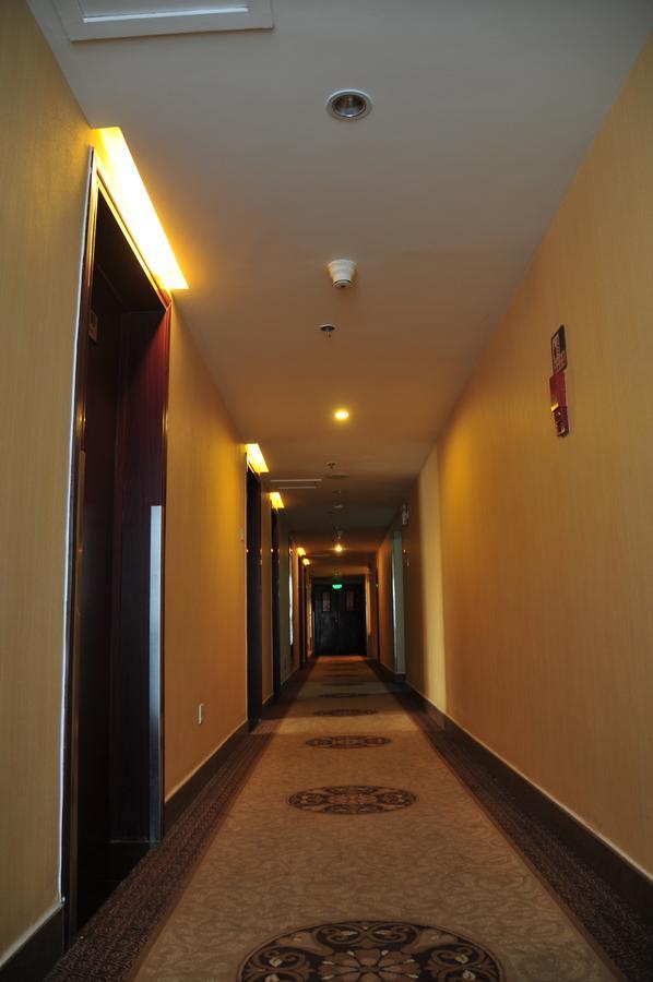 Urumqi Jingu Hotel Екстериор снимка
