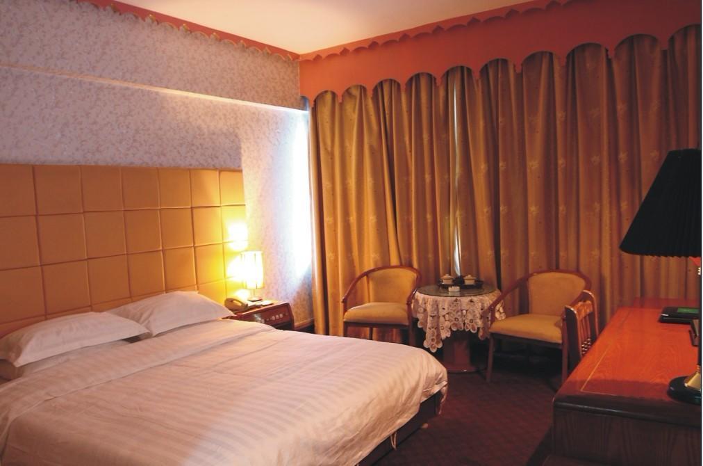 Urumqi Jingu Hotel Екстериор снимка